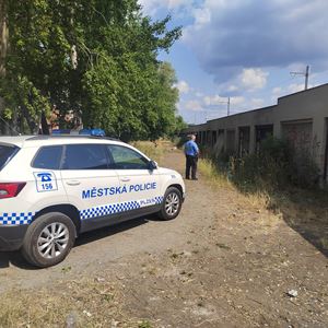 Strážníci opět vyrazili do terénu na kontrolu bezdomovců na Slovanech