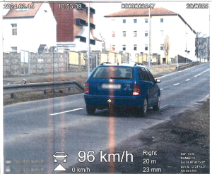 Řidička se prohnala kolem radarového vozidla rychlostí 96 km/h