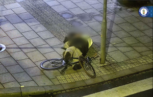 Opilý cyklista narazil do semaforu 