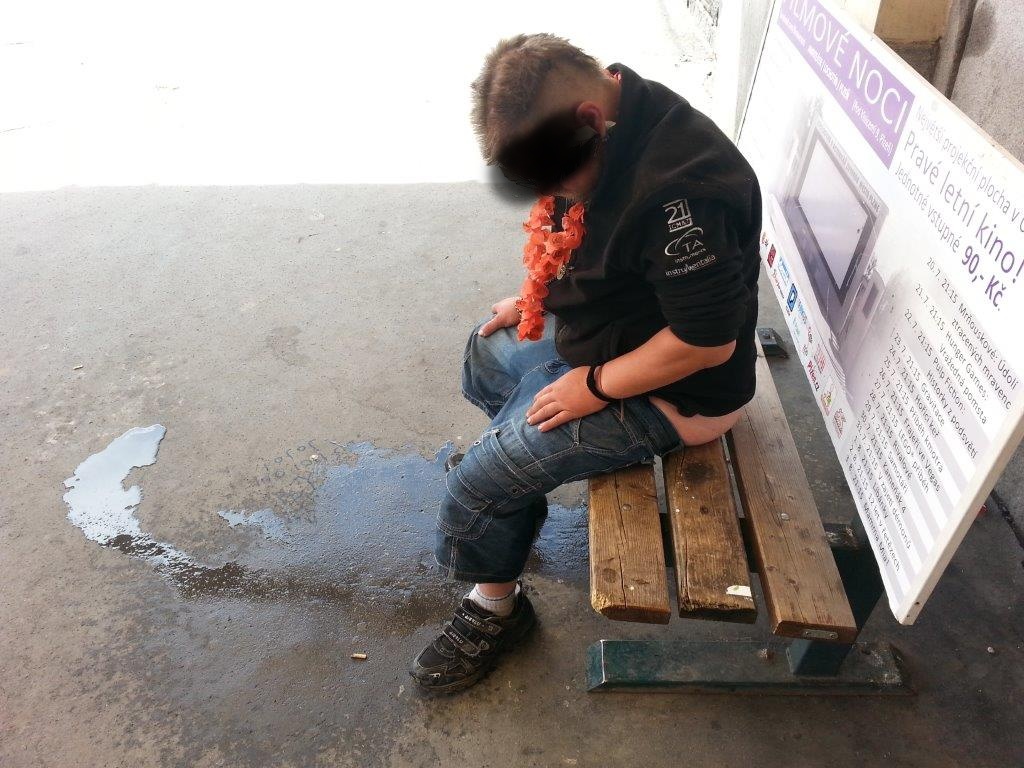 bezdomovec na vlakovém nádraží